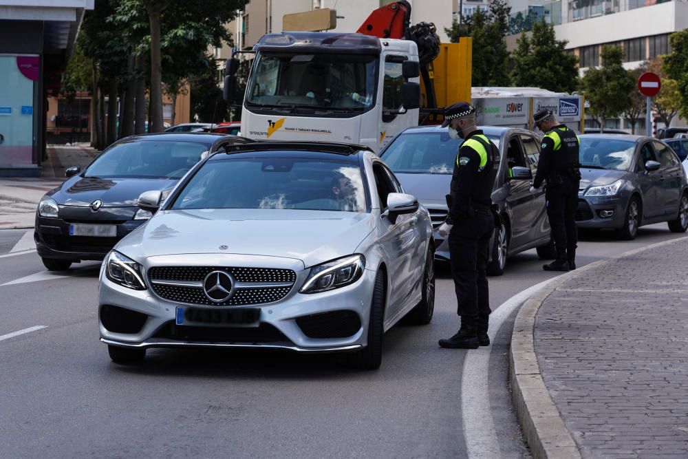 Controles de tráfico de la Policía Local en la avenida de las Américas.