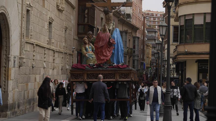 GALERÍA | Así ha sido el traslado de la cofradía del Santo Entierro de Zamora