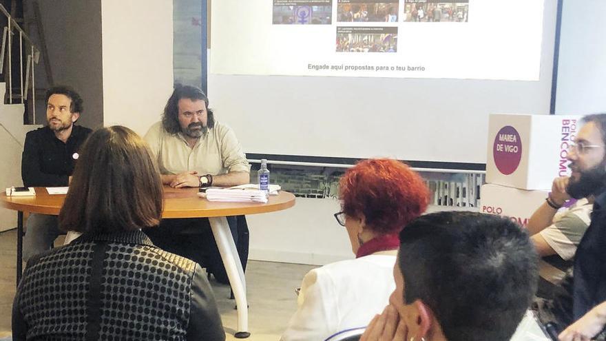 El candidato de Marea de Vigo, Rubén Pérez, durante la presentación del Programa Vivo.