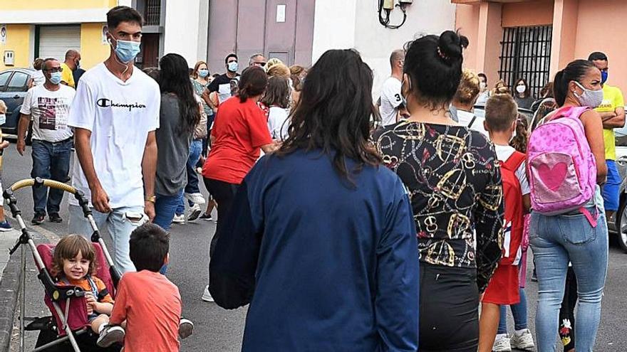 Armas asegura que Canarias es «de las pocas»  que no ha cerrado «ni un colegio»
