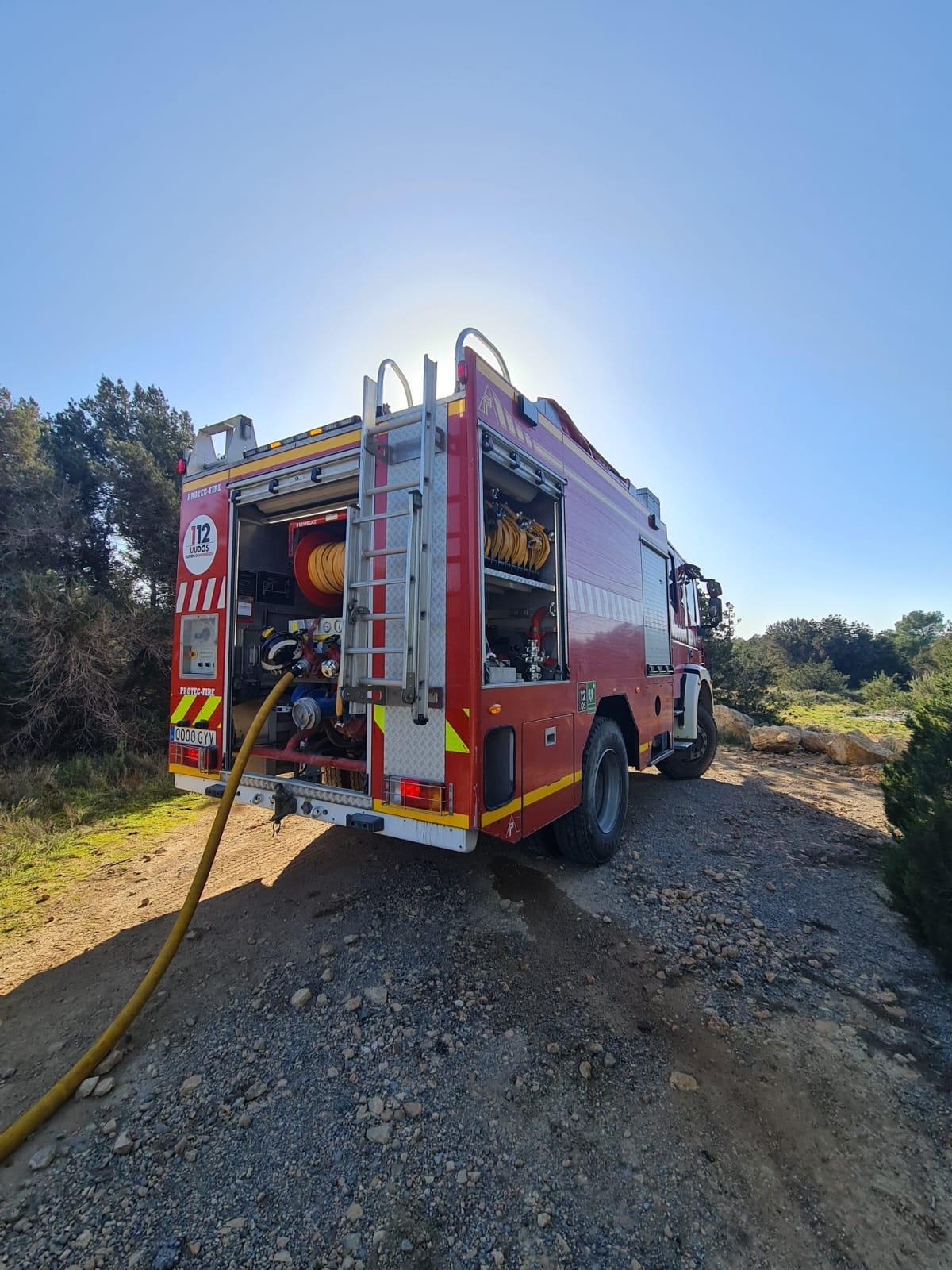 Camión de los Bomberos en la zona del fuego.