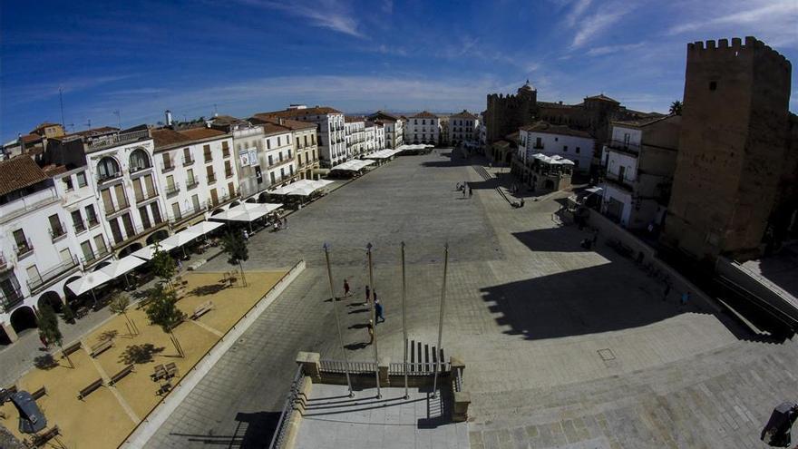 Cáceres recupera las fuentes ornamentales de la plaza Mayor con un coste de 131.000 euros