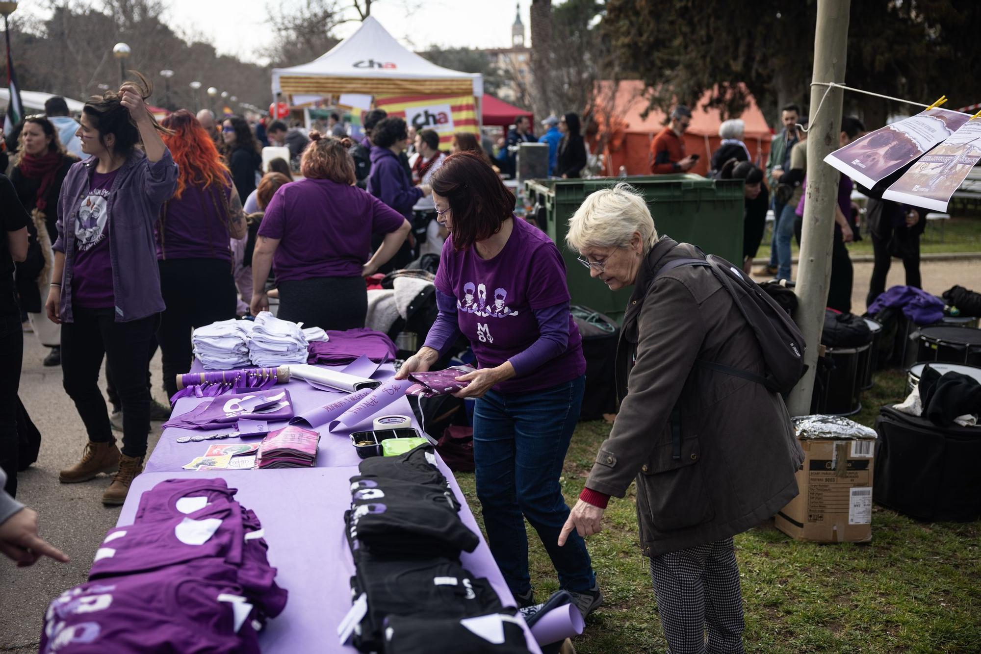 En imágenes | Los zaragozanos no fallan a su cita en el Tío Jorge por la Cincomarzada
