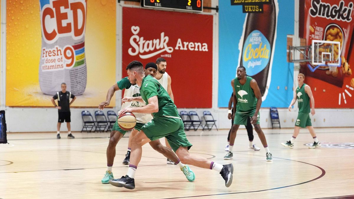 Barreiro, en el primer entrenamiento en Belgrado ante Kameron Taylor.