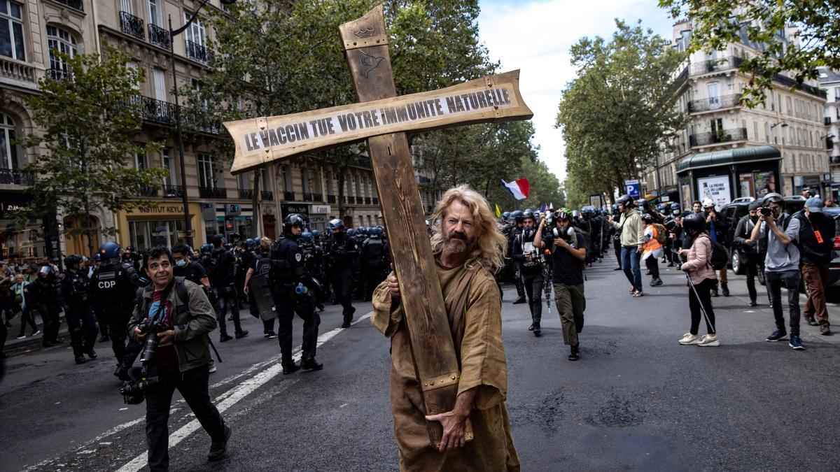 Protestas contra las restricciones en París.