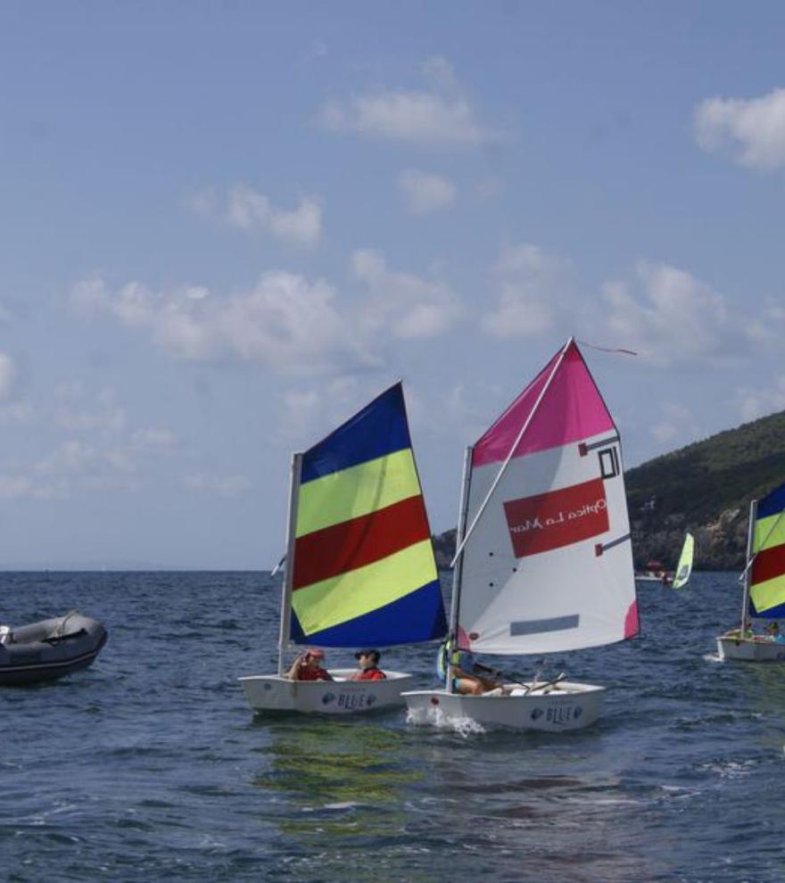 El windsurf completa la amplia oferta de la escuela de vela del CN Santa Eulària