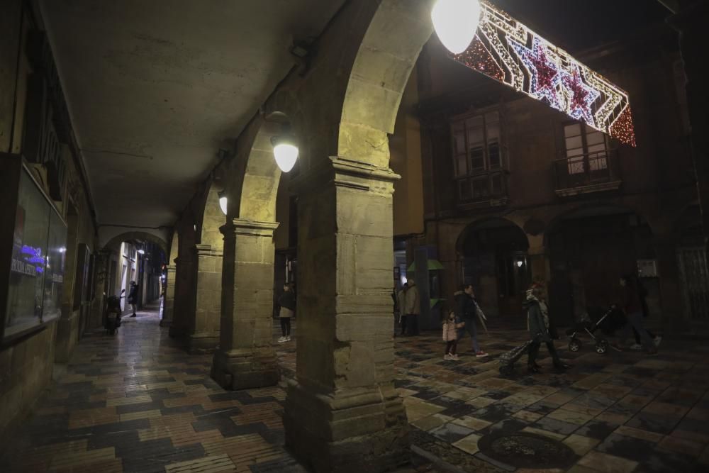 Avilés enciende sus luces de Navidad.