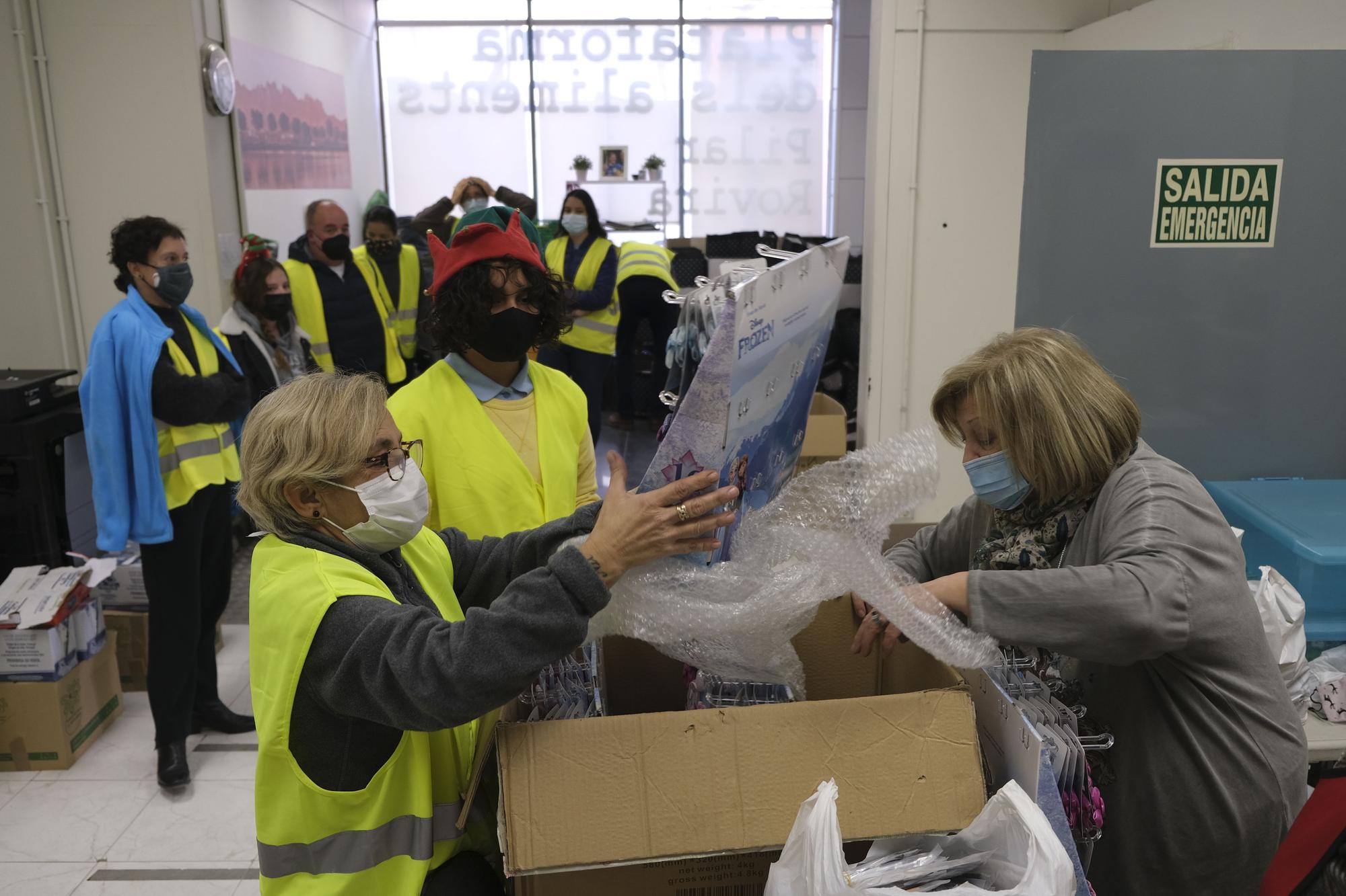 Santa Clara reparteix més de 2.000 joguines a 800 infants de Manresa