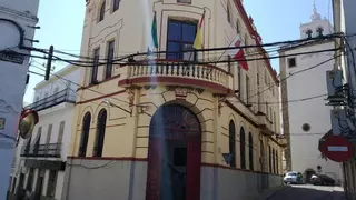 El alcalde de Alburquerque llama a la calma tras el robo de diez armas de la Policía Local