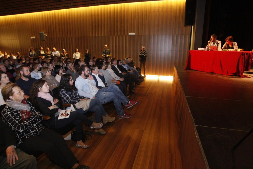 Unes 400 persones omplen la xerrada informativa sobre la donació de medul·la òssia