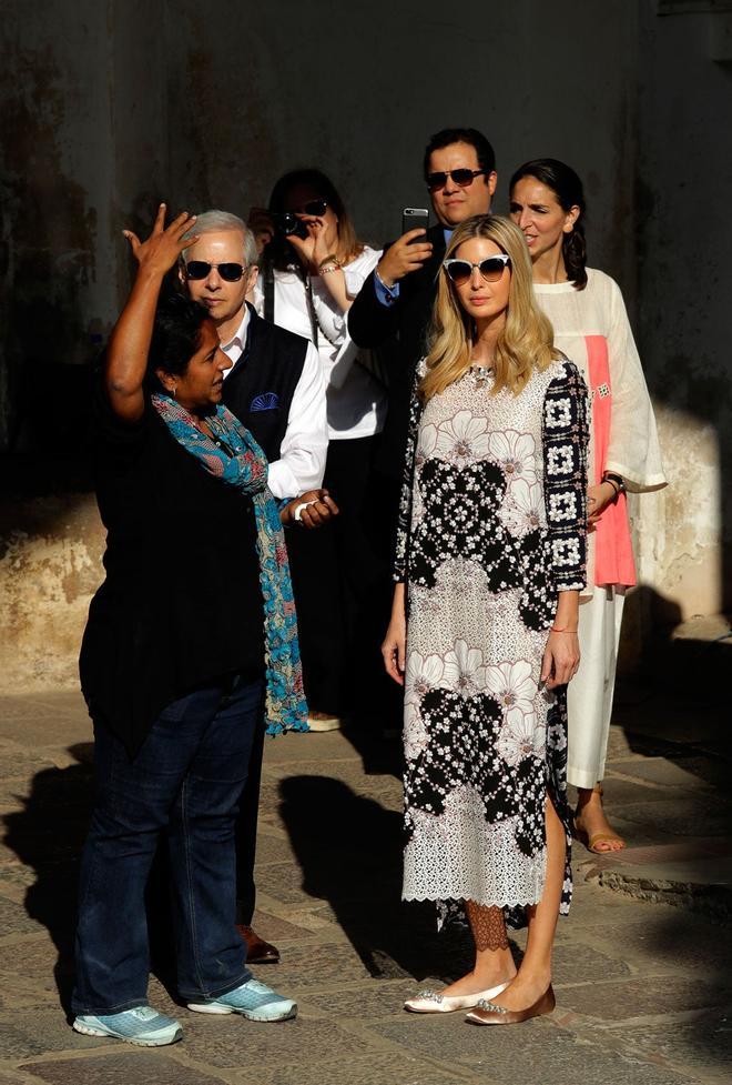 Ivanka Trump con bailarinas de Zara