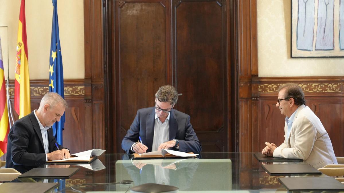 Firma del convenio para la creación del nodo IB