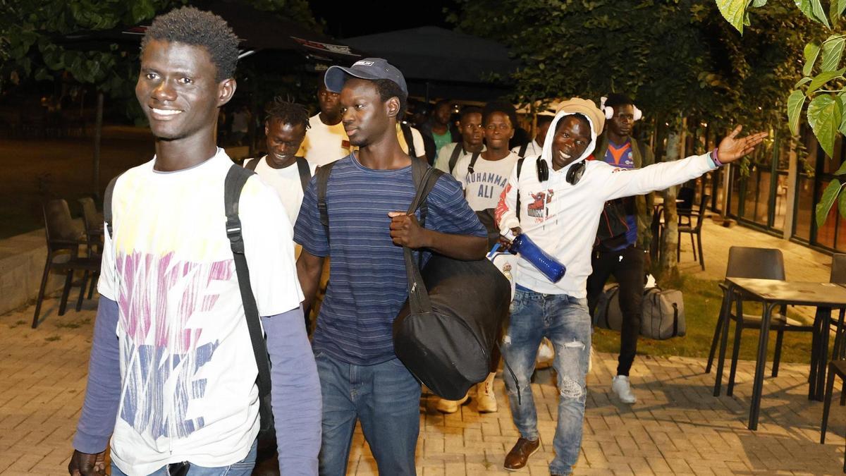 Refugiados africanos acogidos en los centros habilitados en Santiago