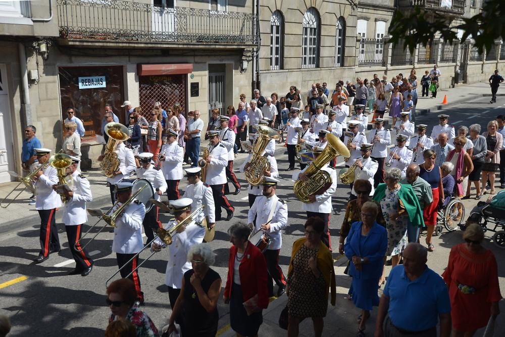 Los devotos rinden culto a la Virgen de la Renda