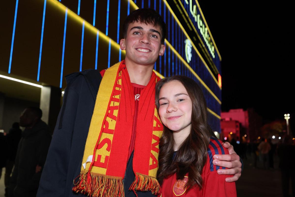 Galería | Ambientazo en La Cerámica para vivir el España-Serbia