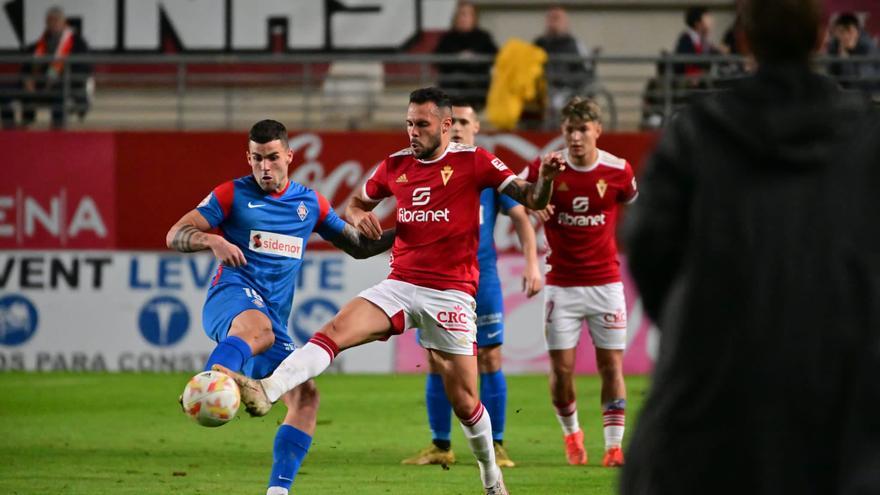 Empacho de un Real Murcia que no pasa del 0-0 ante el Amorebieta