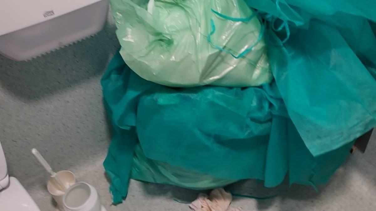 Protestas frente al hospital infantil de Zaragoza por falta de limpieza