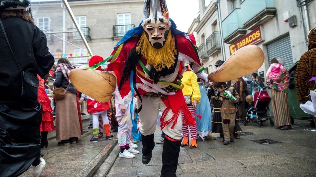 Pantalla no Entroido de Xinzo de Limia, o Carnaval máis longo de España.