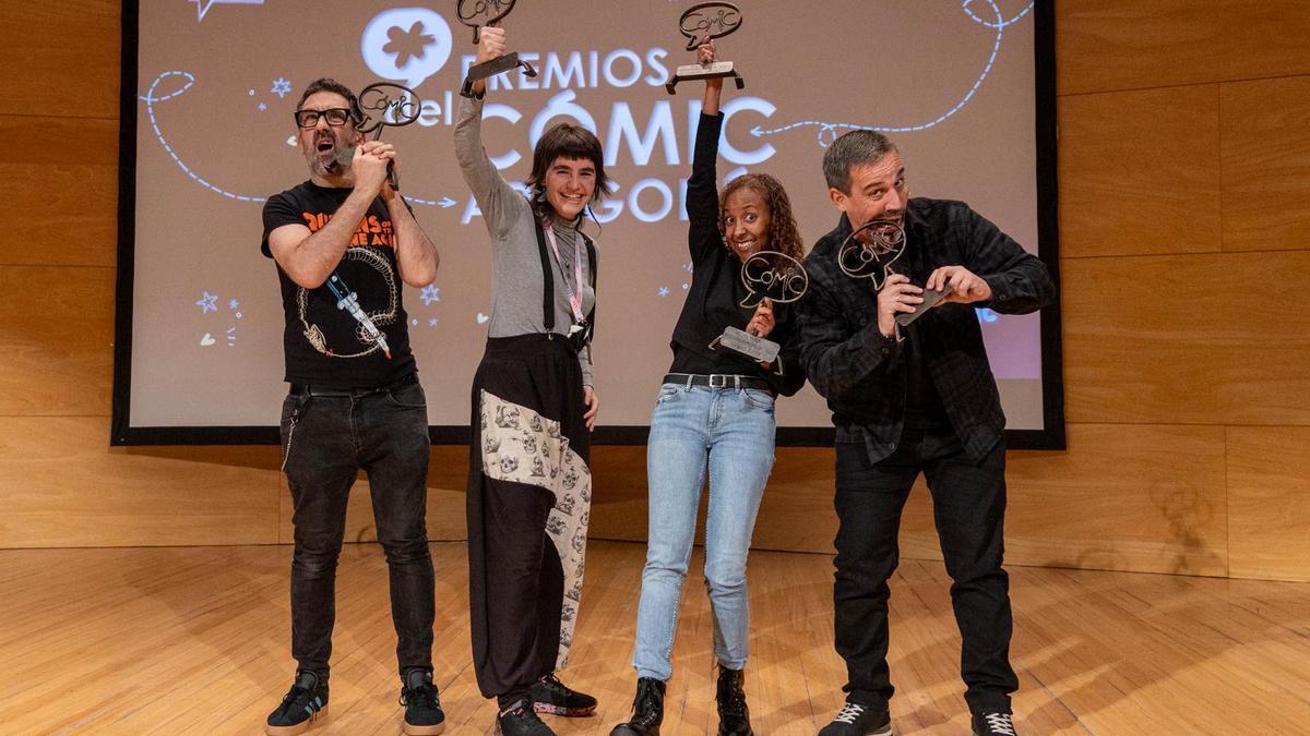 Foto de familia de los premiados.
