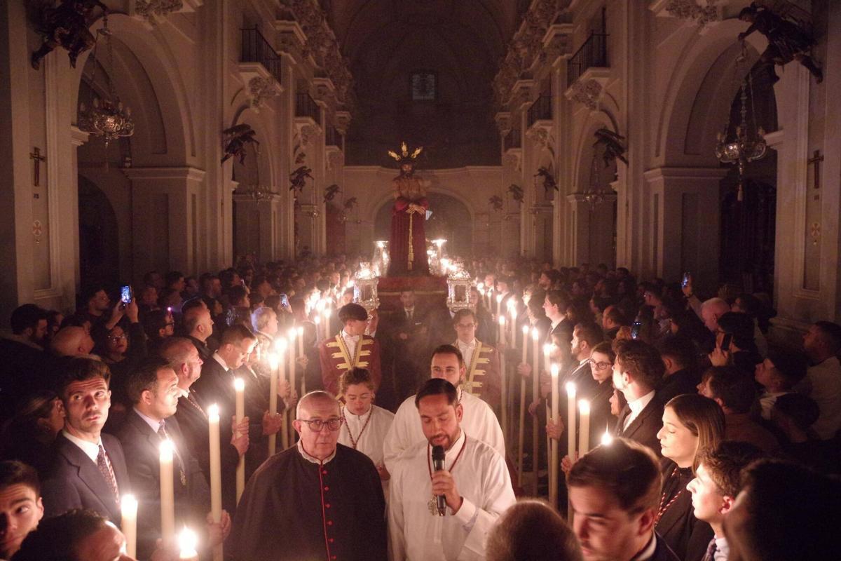 Traslado claustral del Cristo de la Humildad en la Victoria el Lunes de Pasión de 2026