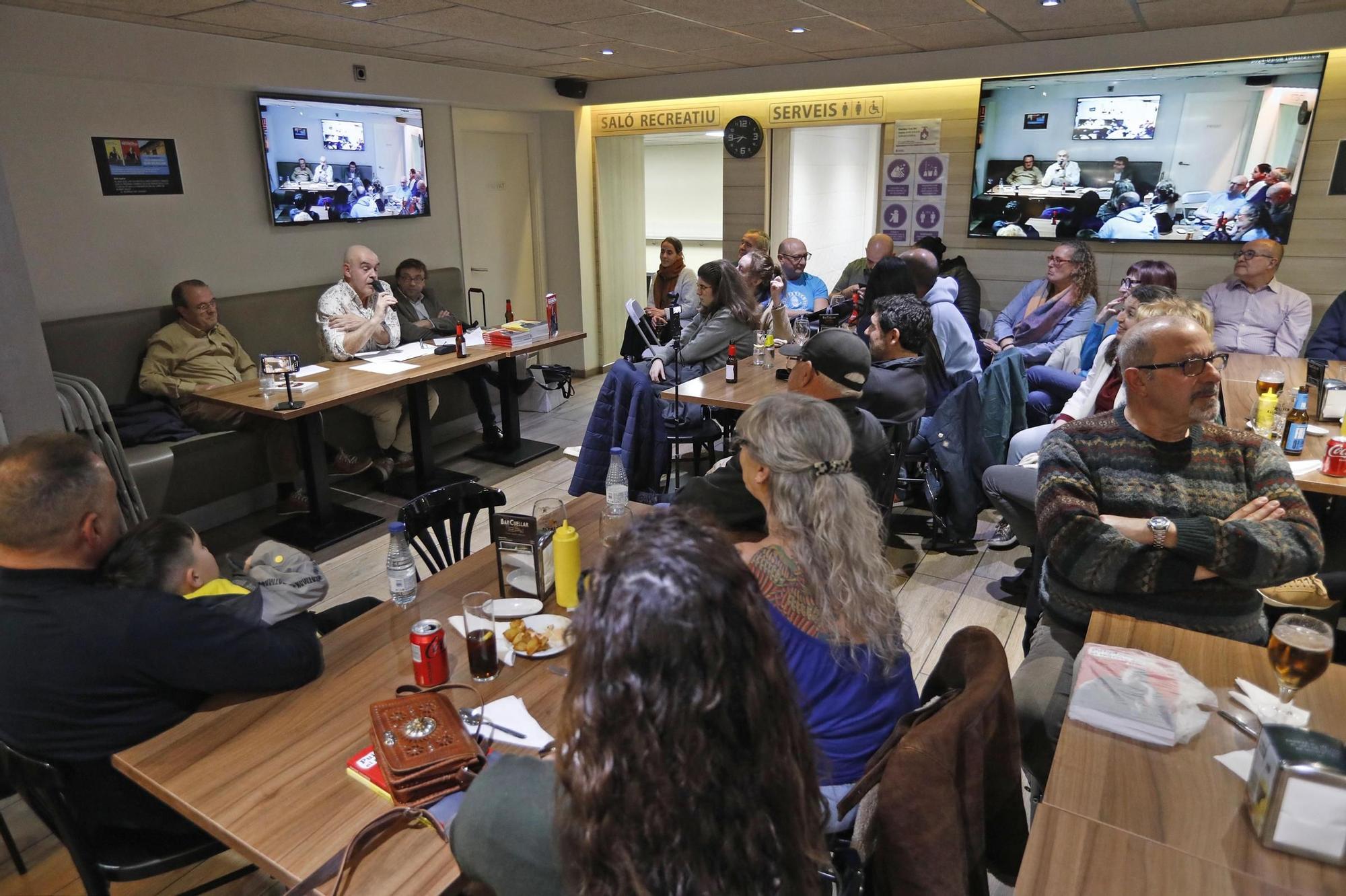 Albert Soler presenta al bar Cuéllar el seu nou llibre, «Puigdemont: El retorn del Vivales»