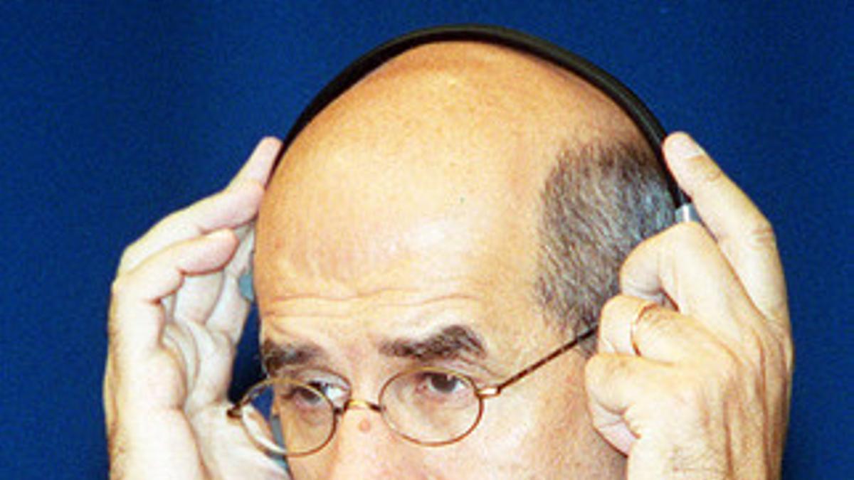 Mohamed el Baradei preside una reunión de la Agencia Internacional de la Energía Atómica, en octubre de 1999 en Viena.