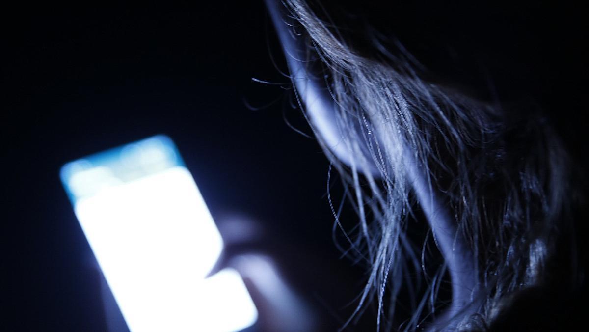 Brussel·les aprova que els gegants d’internet puguin espiar missatges privats per combatre l’abús sexual infantil