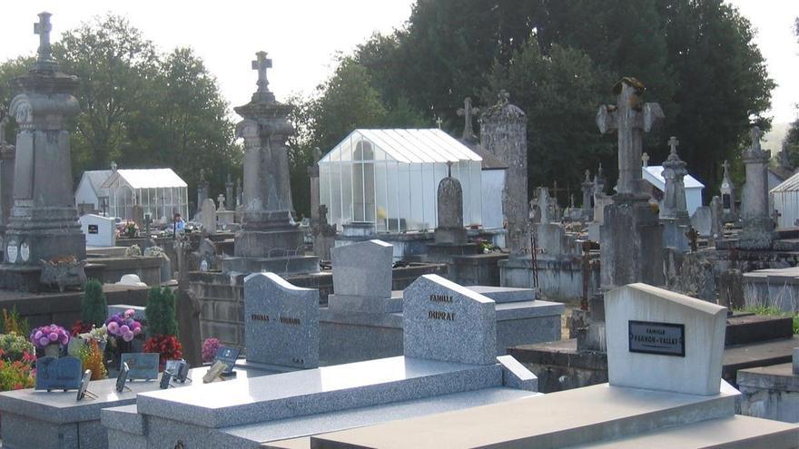 Hallado un hombre vagando por el cementerio cuatro meses después de su supuesto entierro