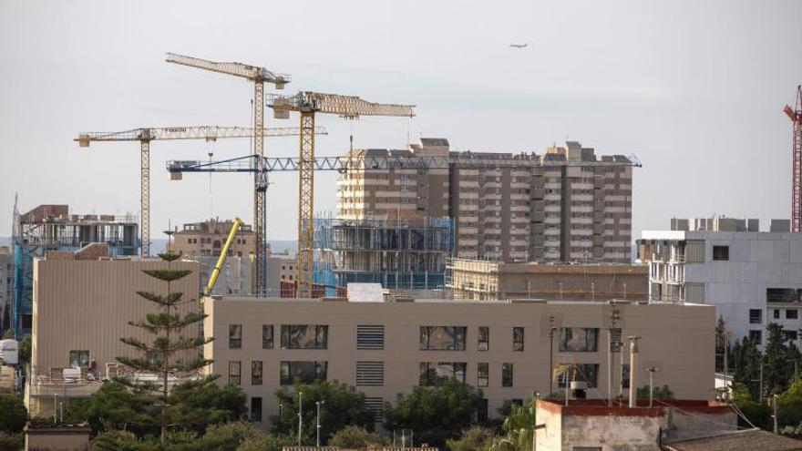 Una fotografía de viviendas en construcción en Palma.