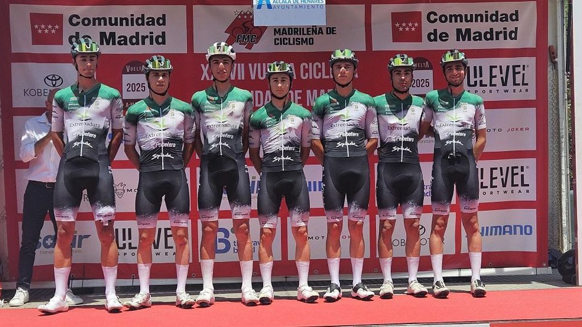 Integrantes del Extremadura Pebetero en la Vuelta a Madrid.
