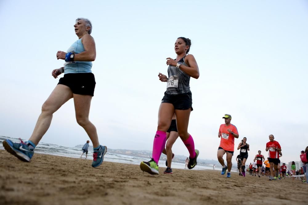 Carrera nocturna por la Playa de San Lorenzo