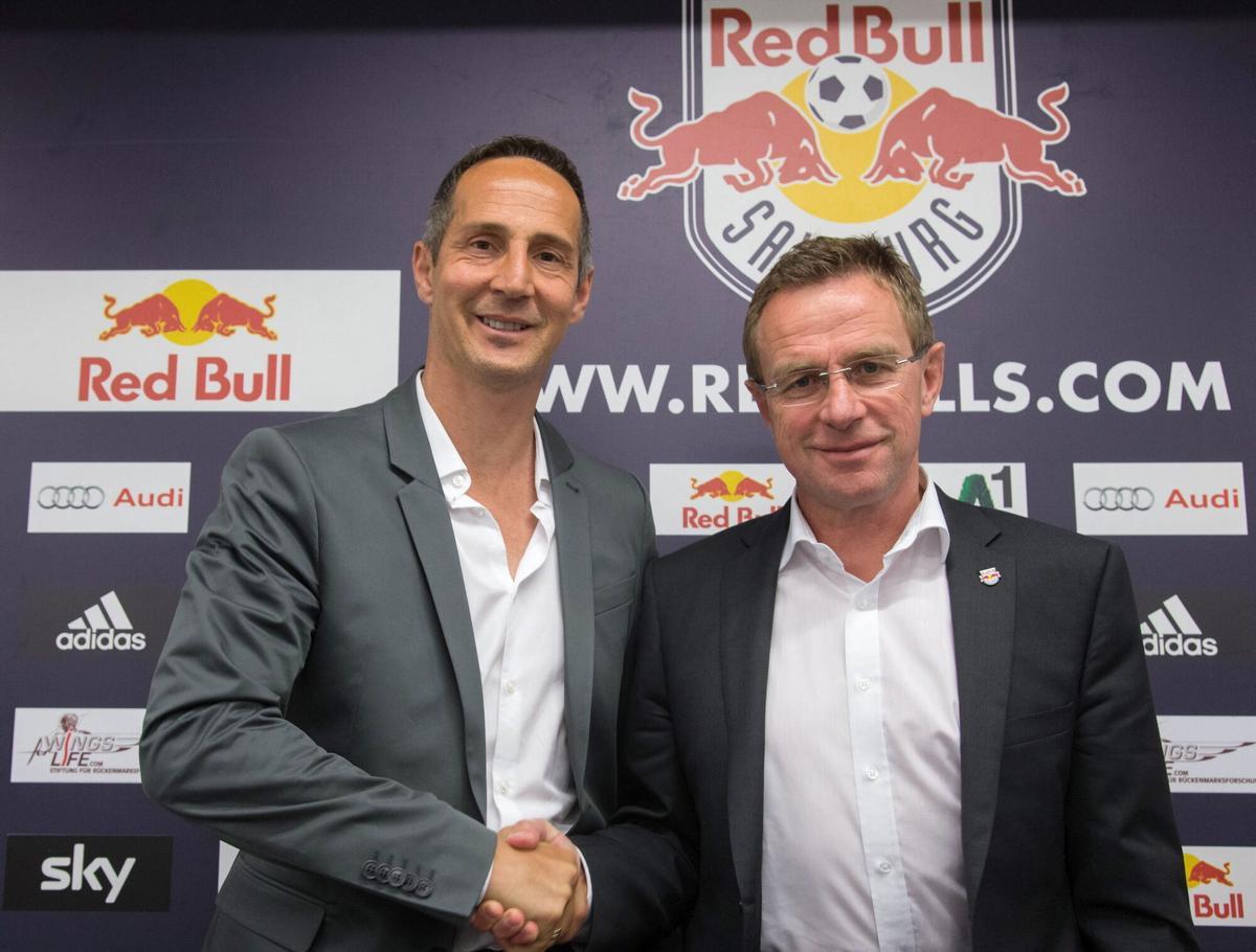 Ralf Rangnick, junto a Adi Hütter, durante su etapa como director deportivo del grupo Red Bull.