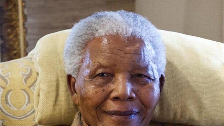 Mandela &quot;responde bien al tratamiento&quot; de la neumonía que padece