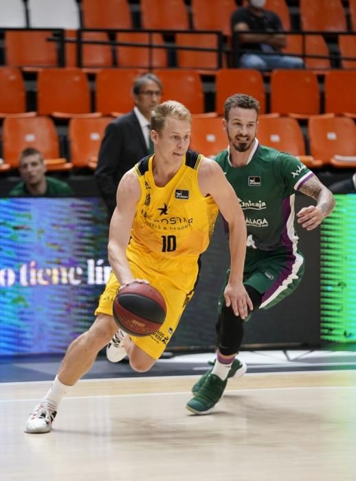 Partido entre el Iberostar y el Unicaja en la fase final de la Liga ACB.