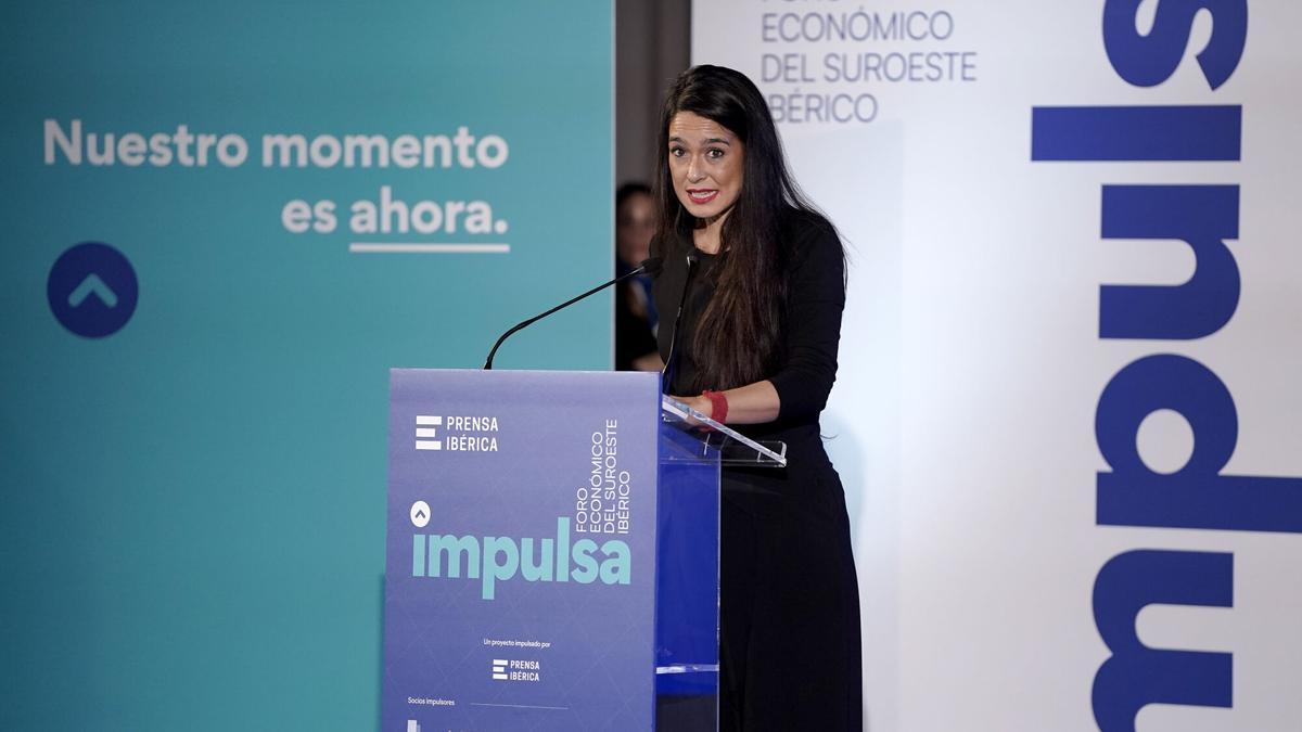 Sara Hernández del Olmo (Ministerio de Transportes): El Gobierno ha invertido 1.780 millones de euros en Extremadura en trenes y carreteras