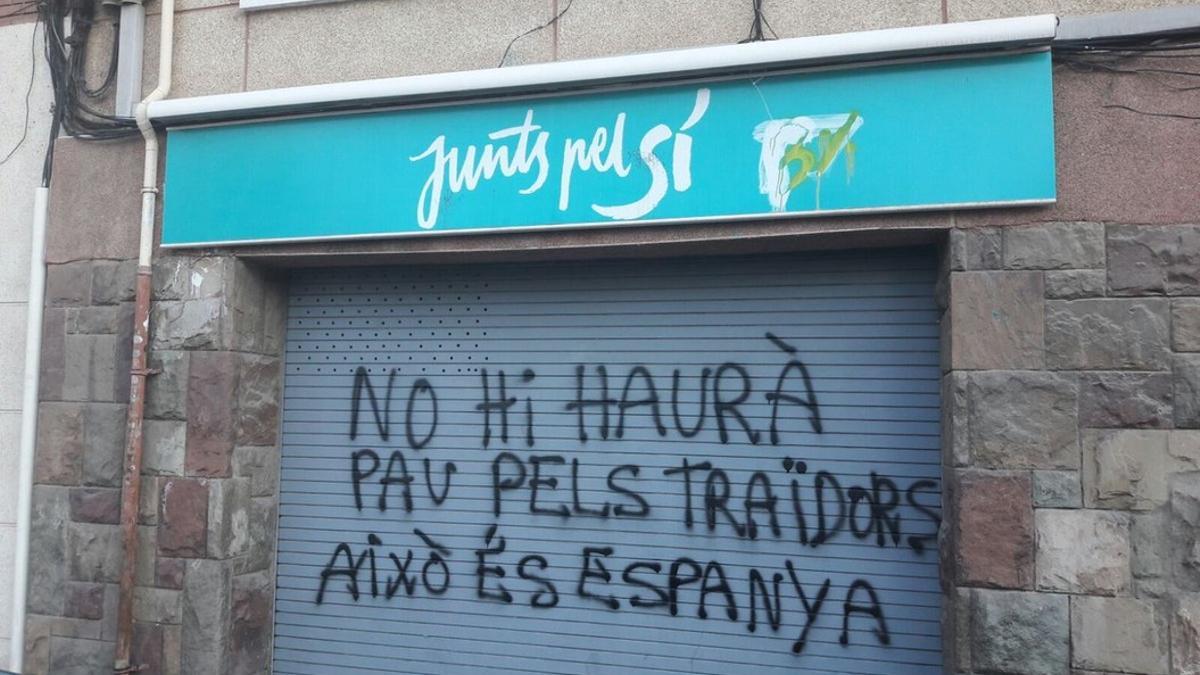 Pintada amenazante en la sede del PDC de L'Hospitalet.