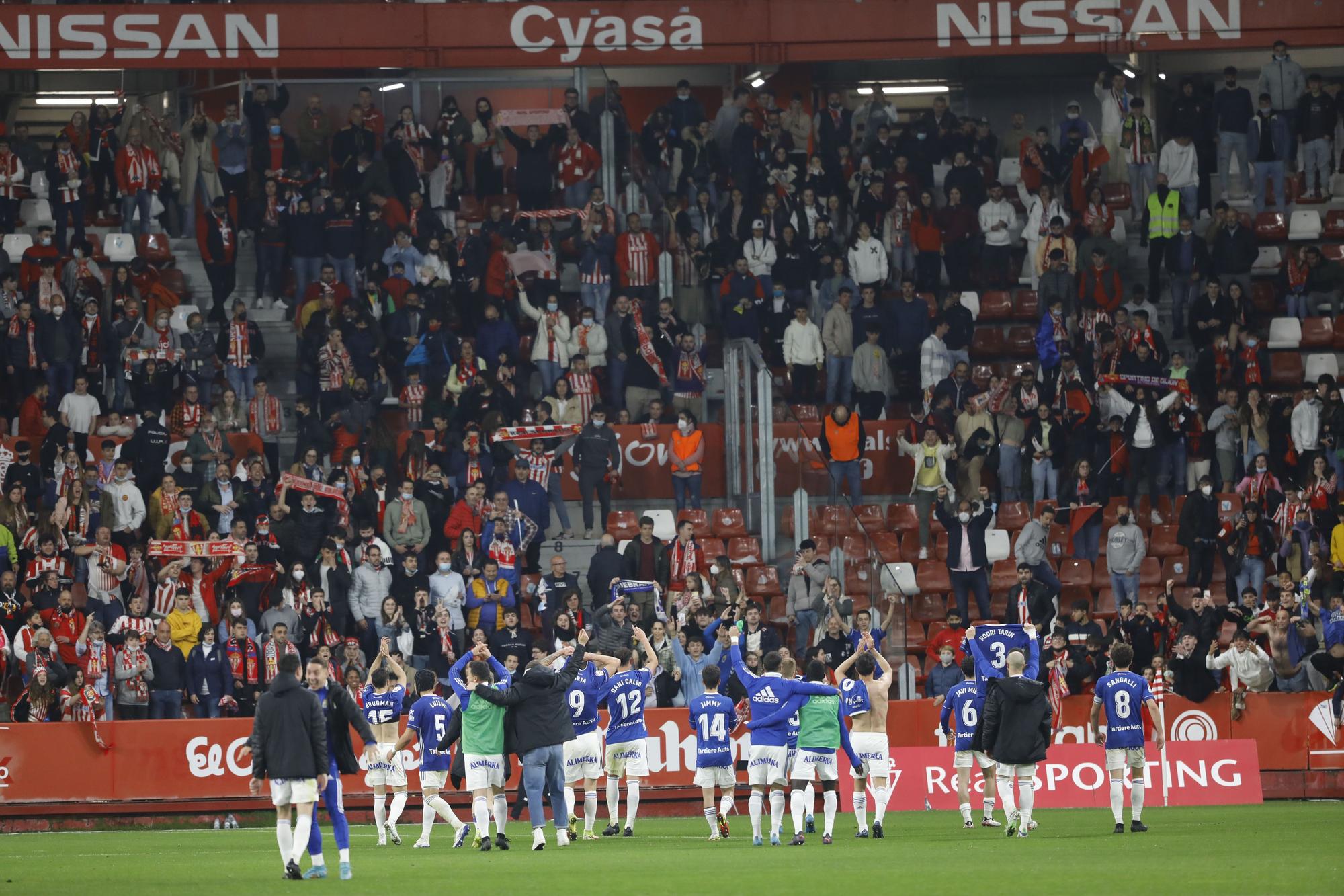 EN IMÁGENES: Así fue el derbi asturiano en El Molinón que acabó en bochorno