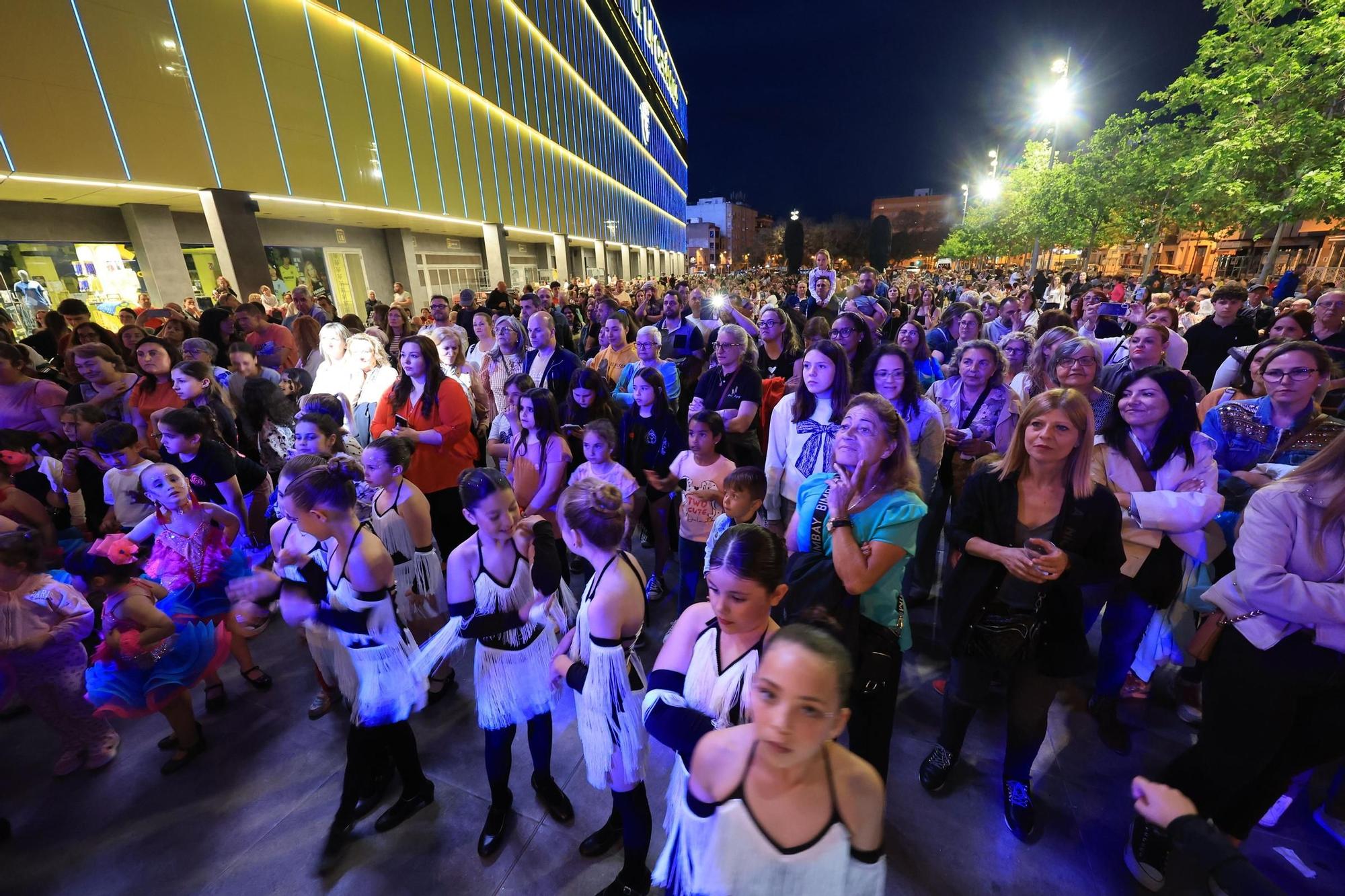 Búscate en la galería de fotos del Macrosopar de Veïns de las fiestas de Vila-real