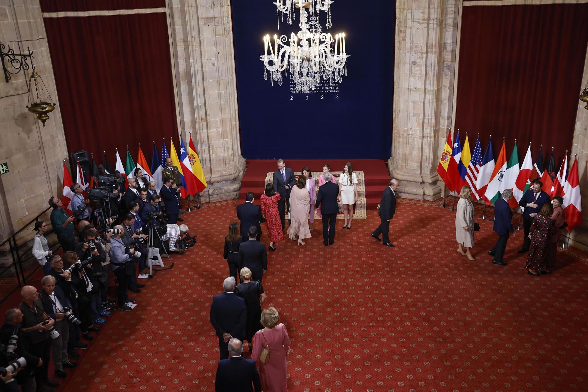 EN IMÁGENES: Personalidades, políticos y premiados se dan cita en el hotel de la Reconquista antes de la ceremonia de entrega de los Premios "Princesa"