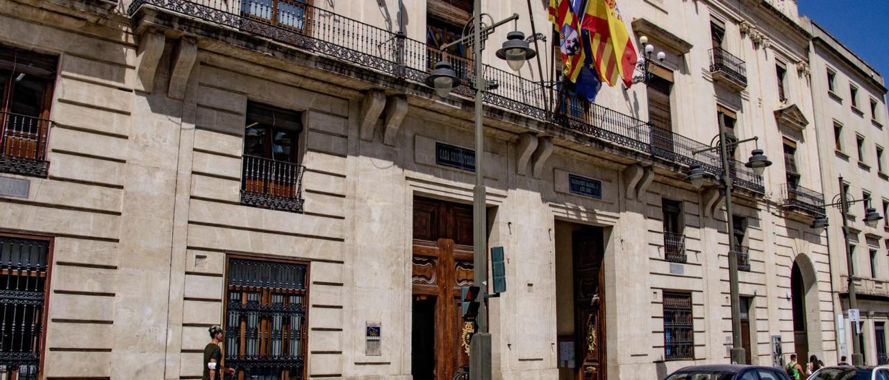 Fachada principal del Ayuntamiento de Alcoy.