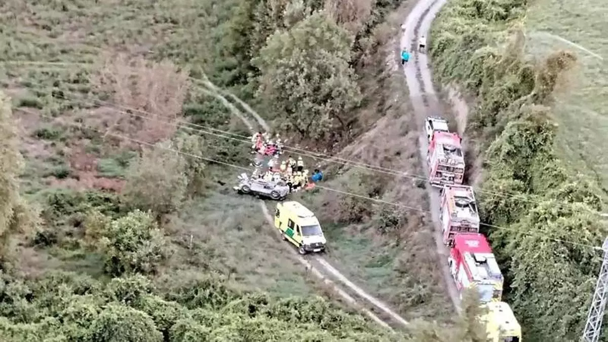 Tres ferits crítics en bolcar un cotxe a Ribera d'Urgellet