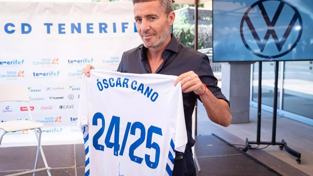 Óscar Cano se pone el listón alto: "Debemos ser ambiciosos, quien viene aquí sabe que tiene que estar entre los grandes de la categoría"