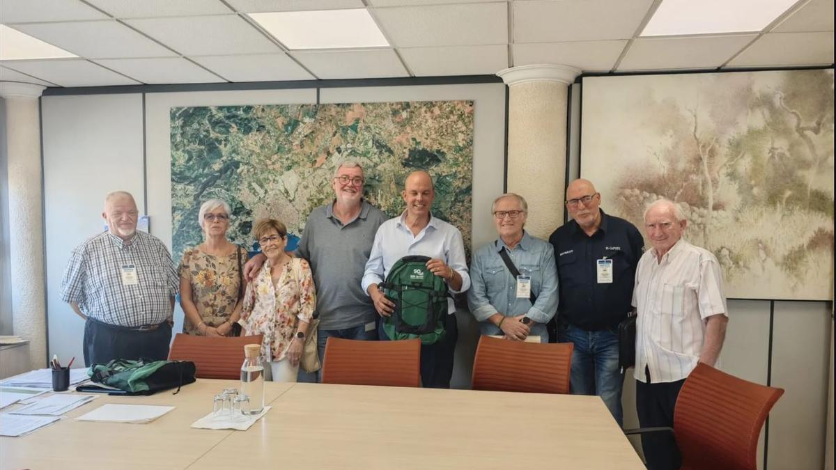 El regidor Fidalgo con representantes vecinales de Ponent.