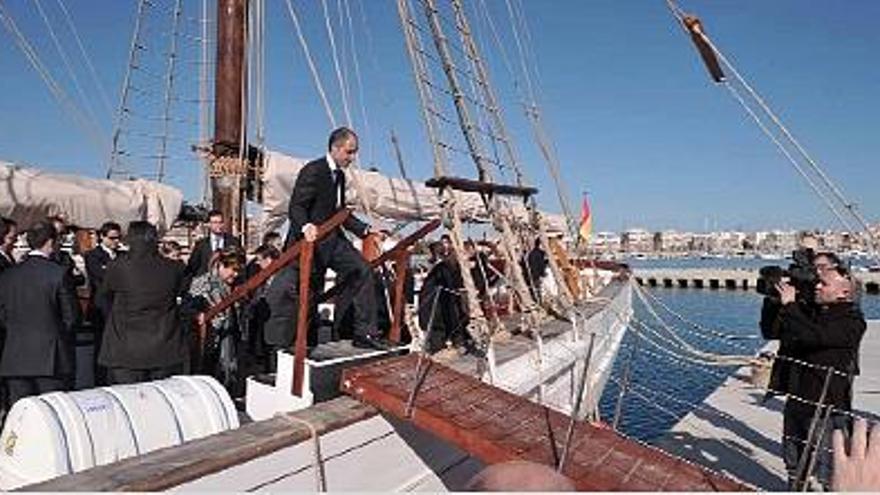 visita al pailebote. Camps baja del barco, la visita que hizo a Torrevieja hace semanas.