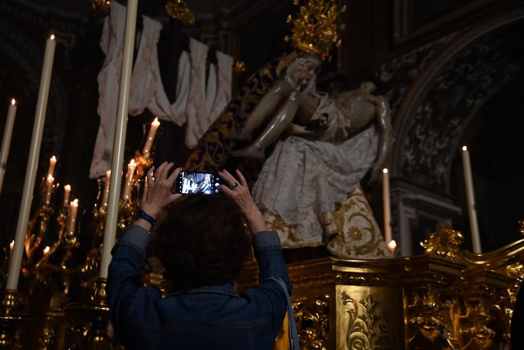 El vía crucis de las Angustias, en imágenes