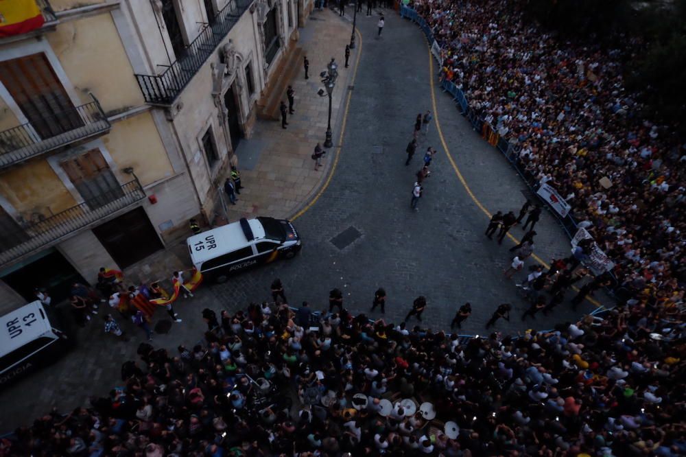 Manifestación en la plaza de Cort contra la "represión" policial en el referéndum de Cataluña