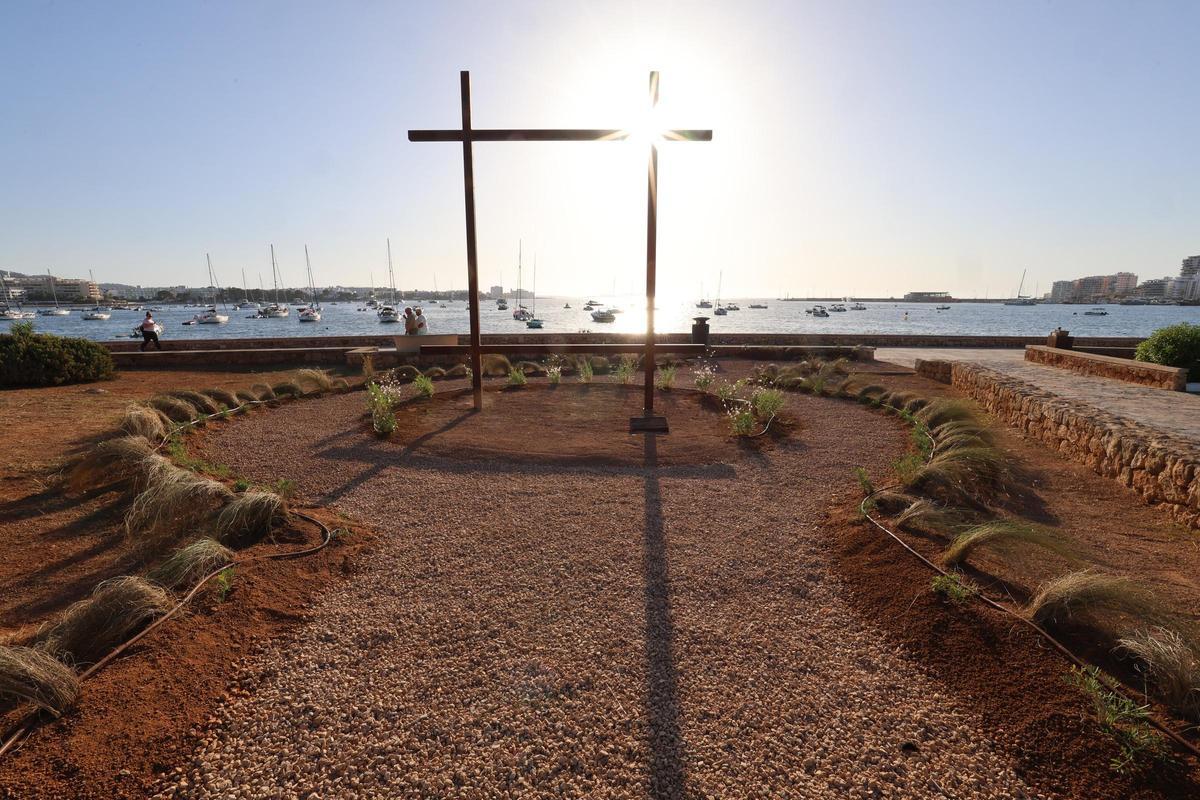 La escultura pública ‘Hashtag’, obra de Stefan Brüggemann, en sa Punta des Molí.
