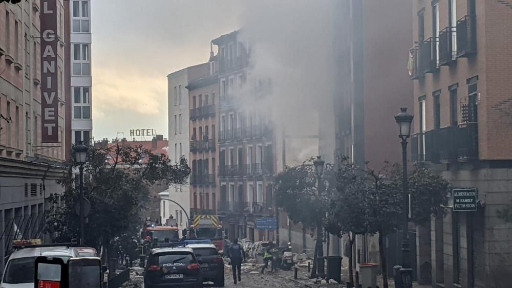 Fuerte explosión destruye un edificio en Madrid