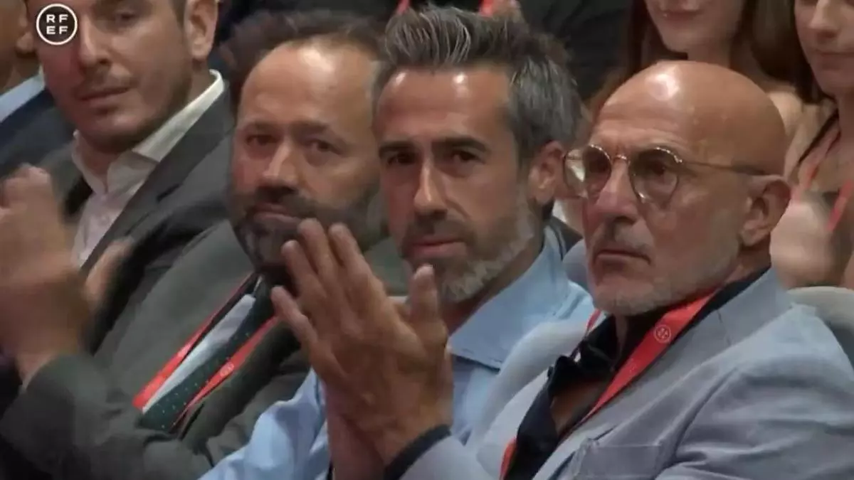 Rubiales ofrece la renovaci車n a Vilda por medio mill車n al a?o