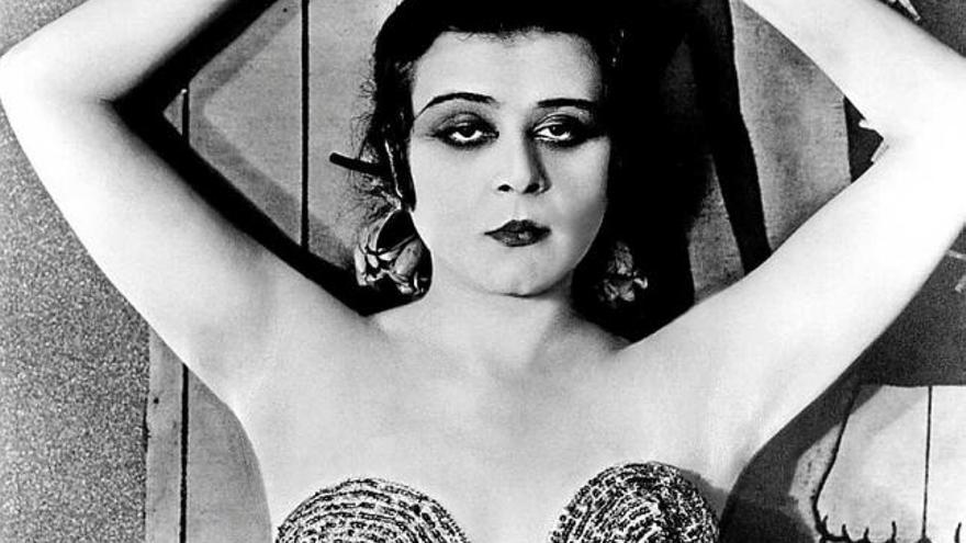 Theda Bara a &quot;Cleopatra&quot; (1917), una de les imatges del llibre